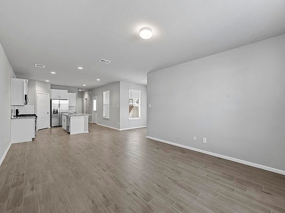 5th image of 3408 Lake District Ln