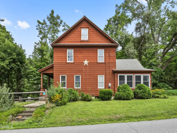 90 E Hoosac St, Adams, MA 01220