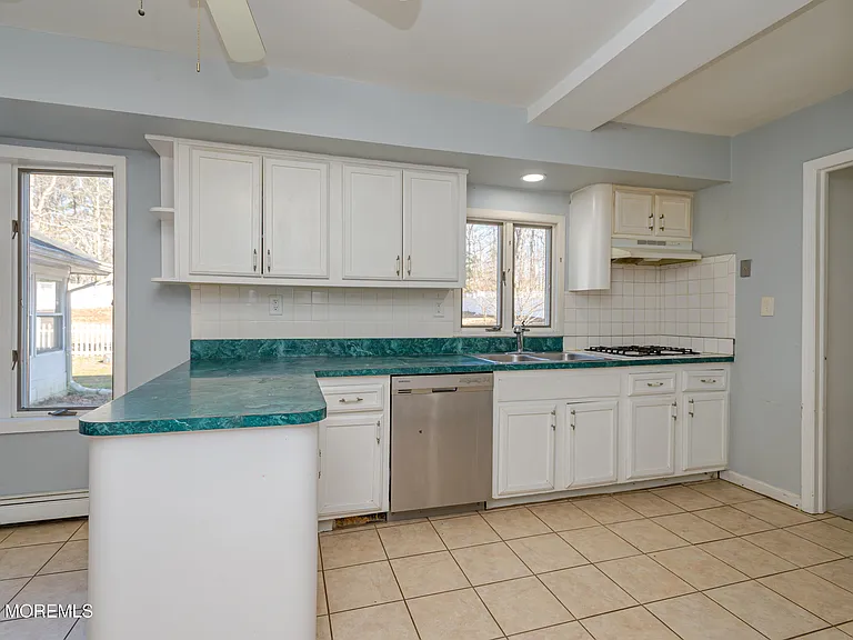 878 Green Valley Rd — Photo 5