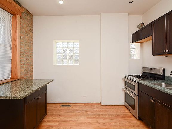 4th image of 2053 W Fullerton Ave #1