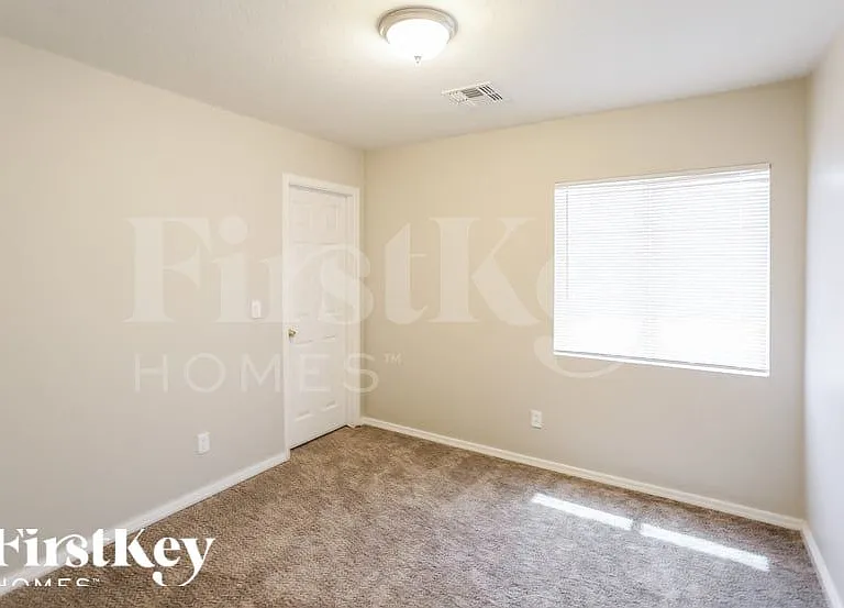 1023 S 226th Dr — Photo 12