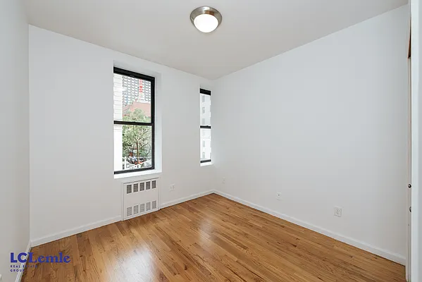 Rented by LC Lemle Real Estate Group | media 10