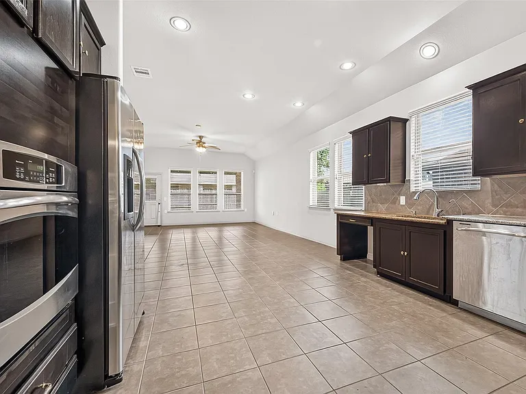 24302 Bella Florence Dr — Photo 17