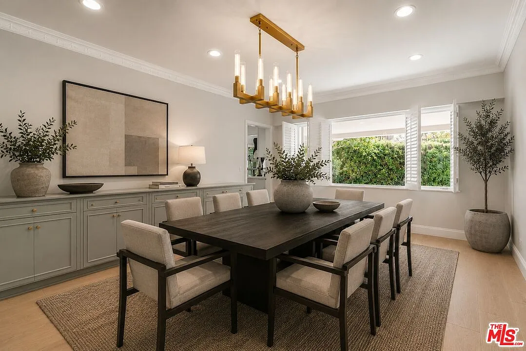 5 bed, 6.0 bath, 4412 sqft, $31,500 — Photo 3