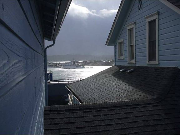 Bay between structures