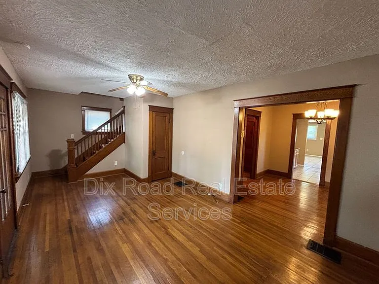 424 Shafor St — Photo 9