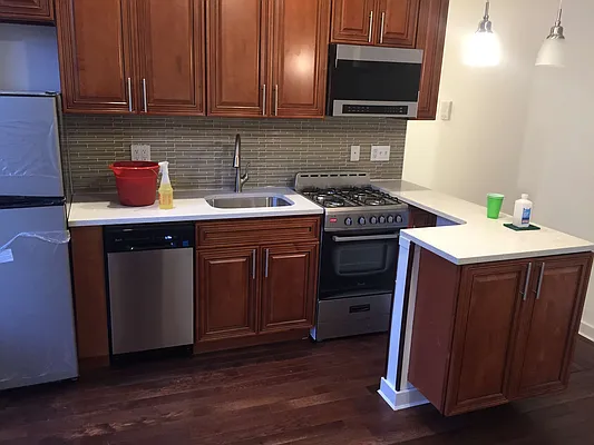 Rented by Metroline Realty | media 19