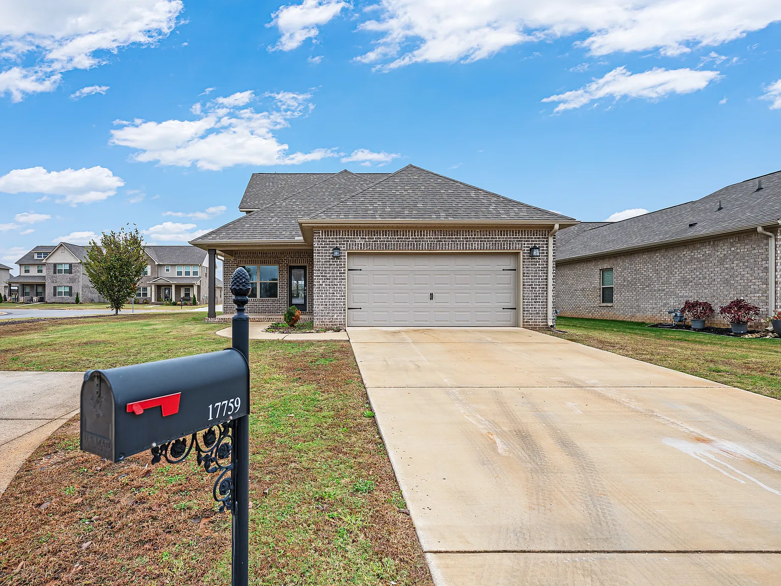 4 bed, 2.5 bath, 2598 sqft, $3,500 — Photo 2