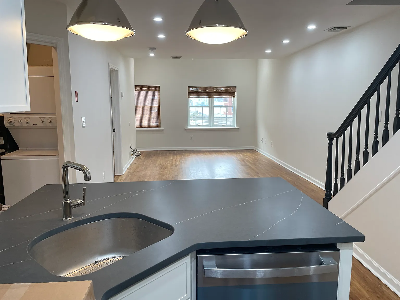 2 bed, 1000 sqft, $4,900 — Photo 1