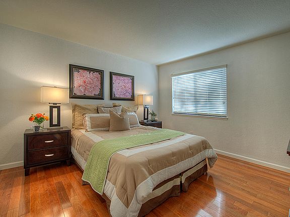 3rd image of 18904 Sara Park Cir