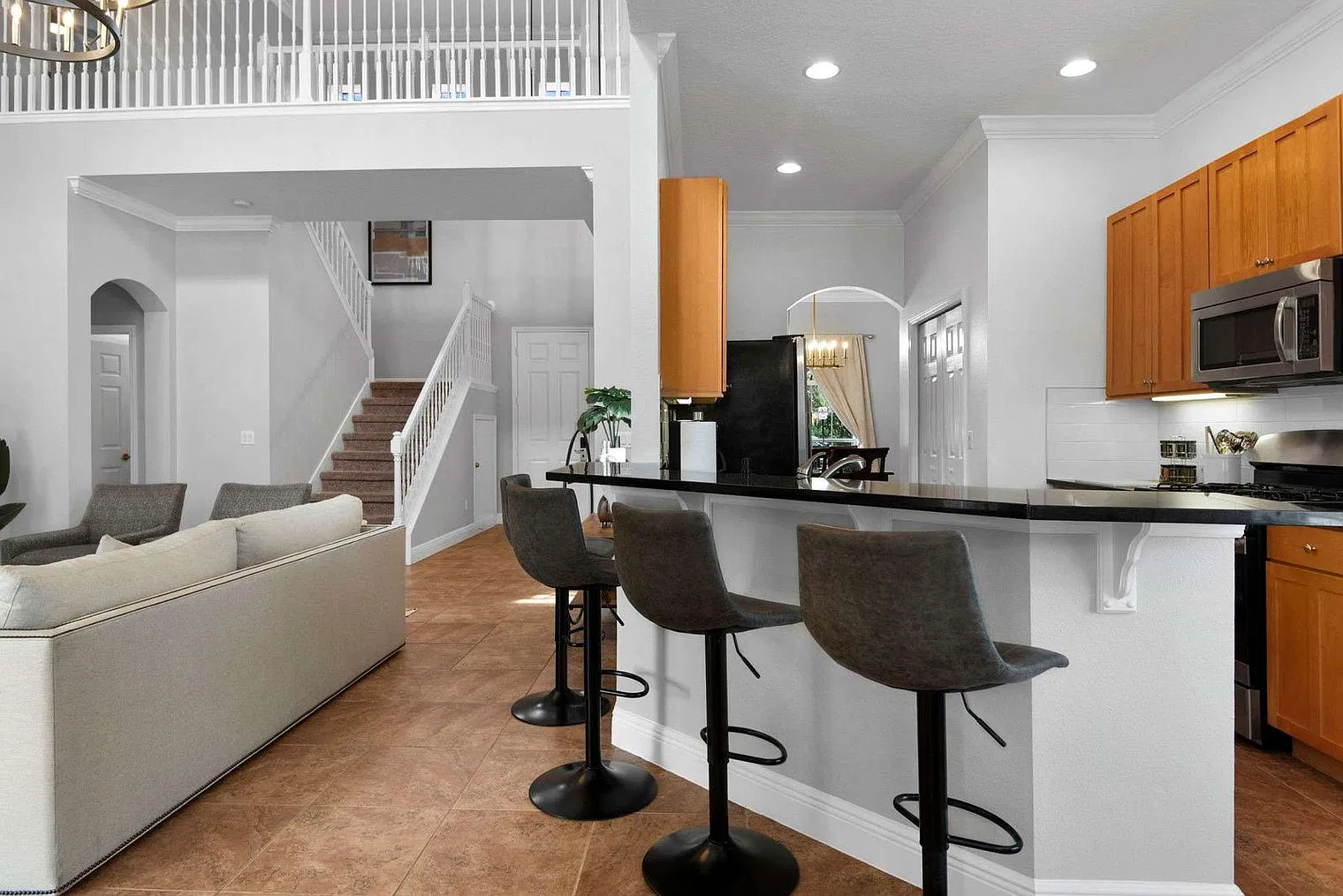 5 bed, 5.0 bath, 2475 sqft, $5,956 — Photo 2