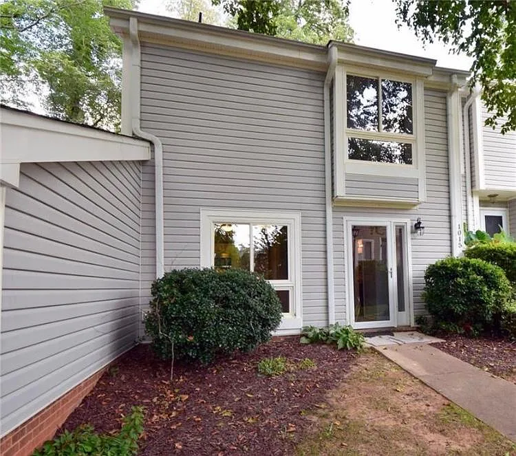 1015 Turtle Rock Ln — Photo 1