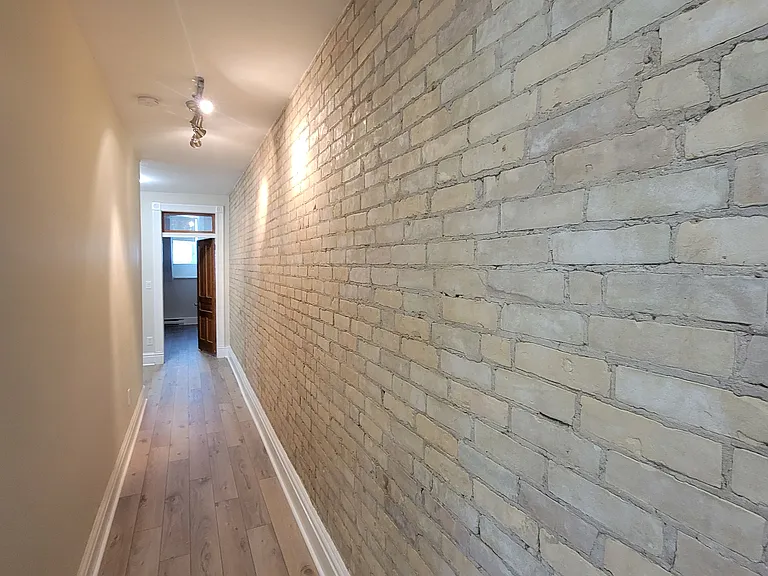 300 Princess Ave — Photo 22