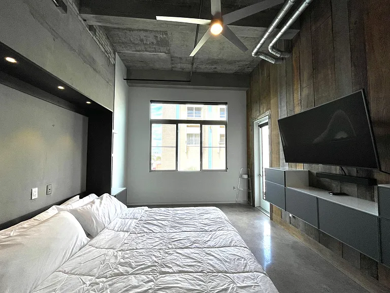 302 SE Broadway St #350 — Photo 20