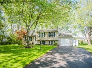 30 Ridge Meadows Dr, Spencerport, NY 14559