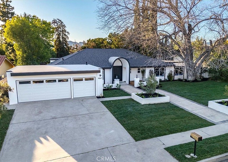 1st image of 9847 Bothwell Rd