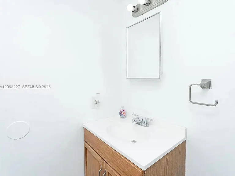 576 NW 114th Ave #203 — Photo 5