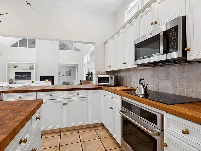 4 Great Circle Rd — Photo 7
