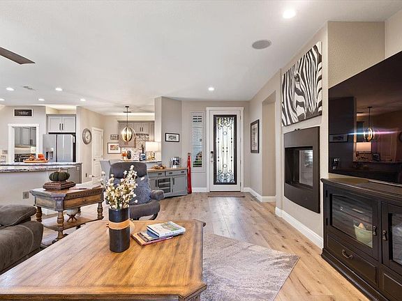 5th image of 329 Snapdragon Ln