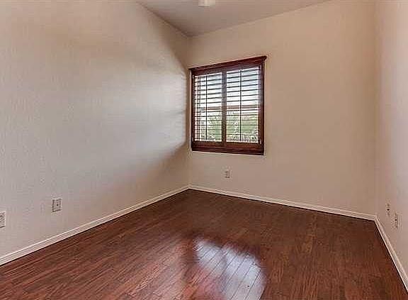 5th image of 557 Green Village Ct