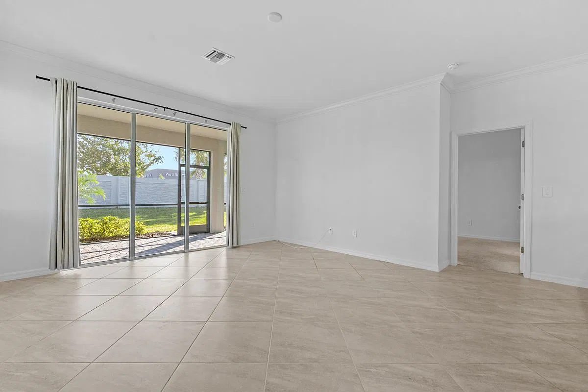 2 bed, 2.0 bath, 1561 sqft, $1,999 — Photo 4