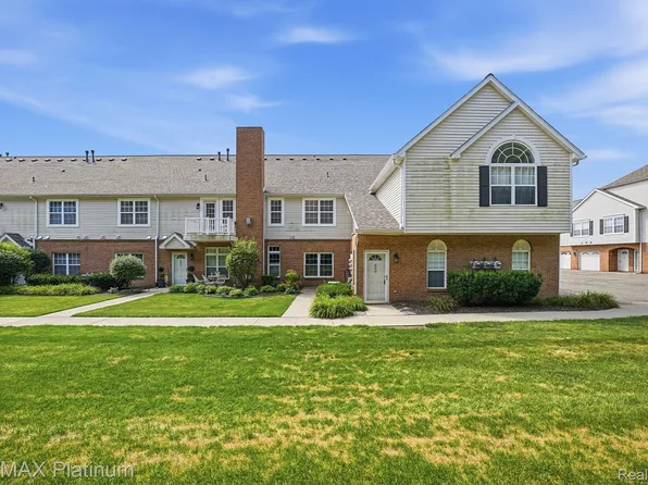 690 Olde English Cir, Howell, MI 48855