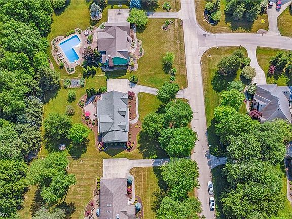 3rd image of 4057 Sunset Dr