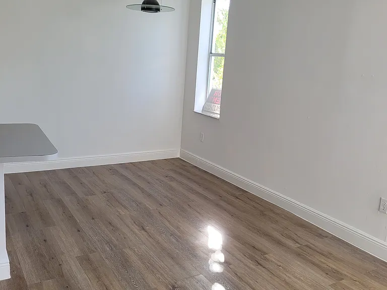 Spacious
New Floor