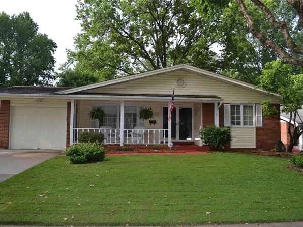 3710 Estates Dr, Florissant, MO 63033