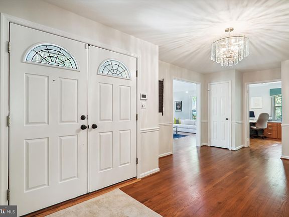 4th image of 9600 Windcroft Way