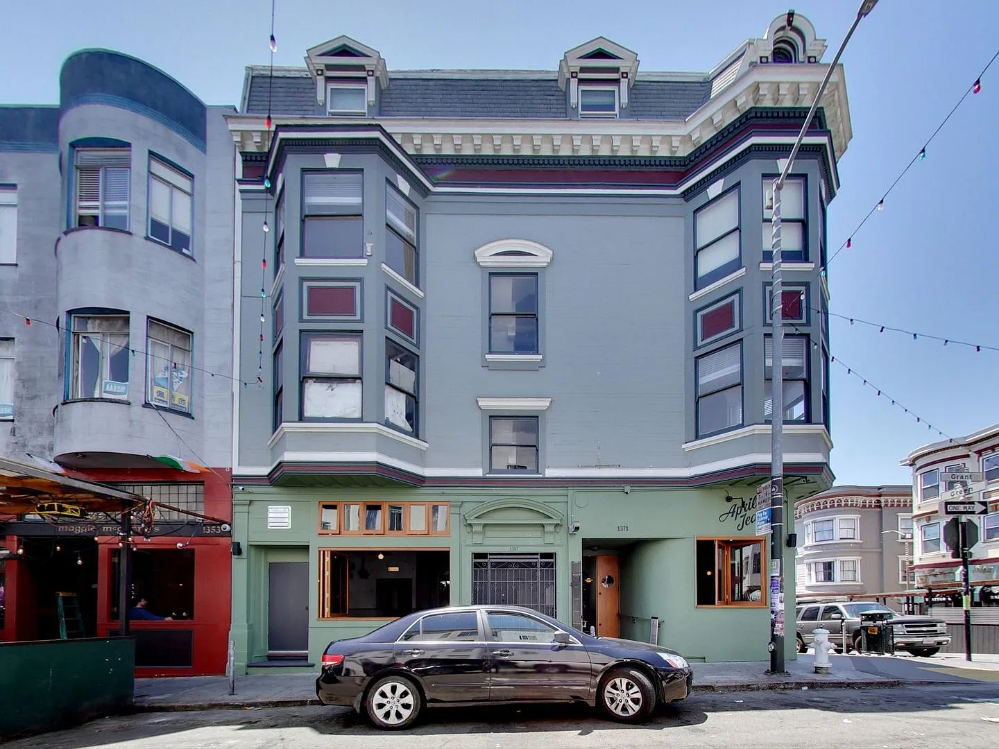 Could not be closer to the heart of North Beach In-unit laundry, Peak Telegraph Hill Location — Photo 3