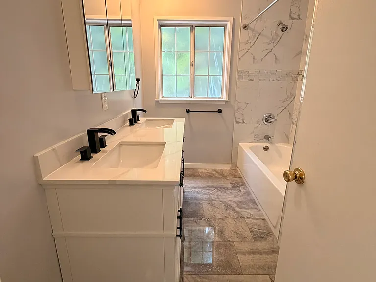 22221 Hartland St #HOUSE — Photo 14