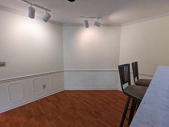 5th image of 921 Harbor Ct House 2