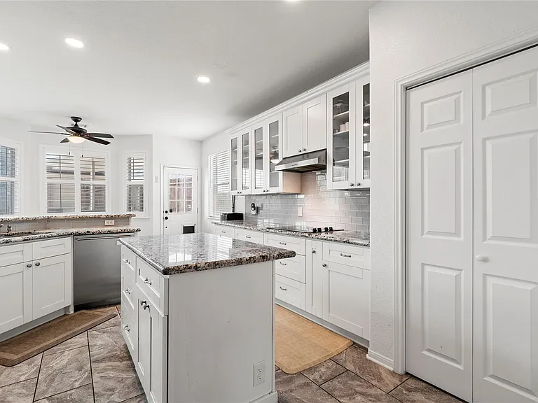 4710 Devonberry Ln — Photo 8
