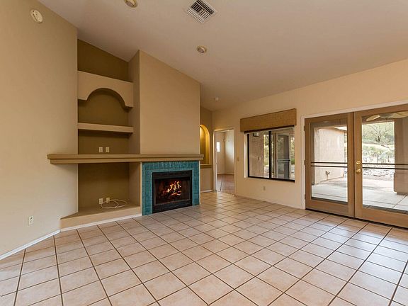 3rd image of 712 S Deer Bend Ct
