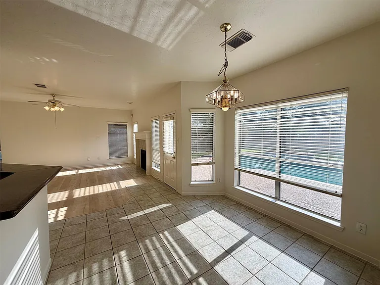 2317 Orleans Ln — Photo 14