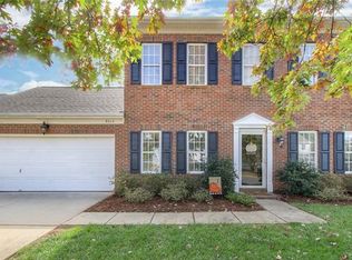 9515 Constitution Hall Dr, Charlotte, NC 28277