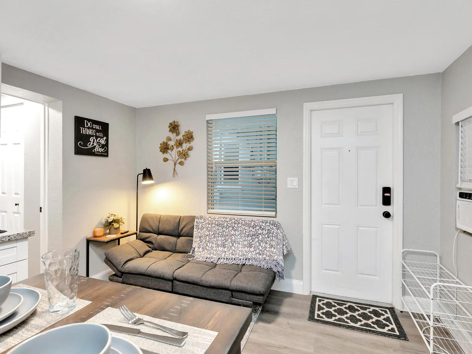1 bed, 400 sqft, $1,175 — Photo 3