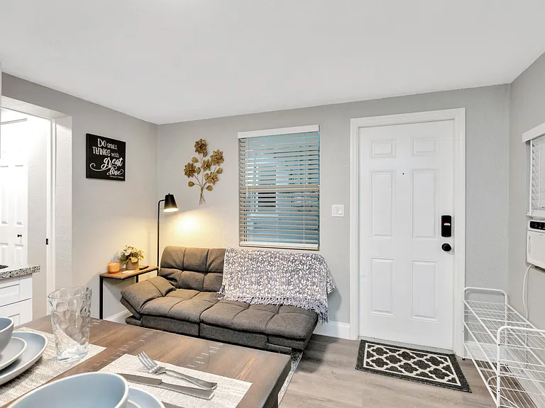 1235 Grove St #B — Photo 3