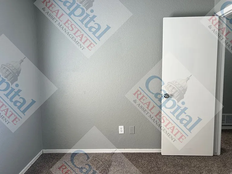 1013 W Gladys Way — Photo 27