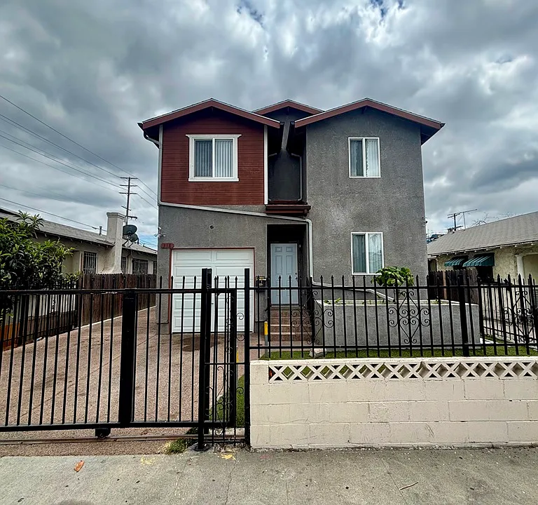 320 W 71st St