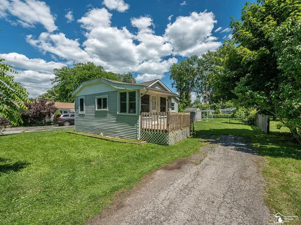 13054 Race St, South Rockwood, MI 48179