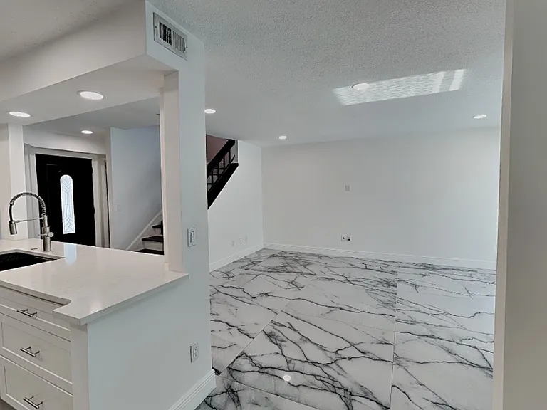 8212 Citrus Chase Dr — Photo 11
