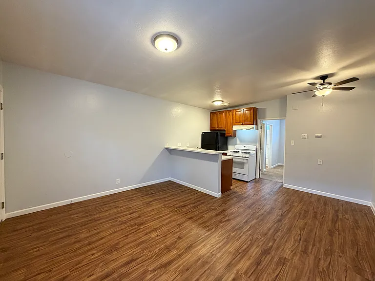 Tahoe Terrace Apartments — Photo 2