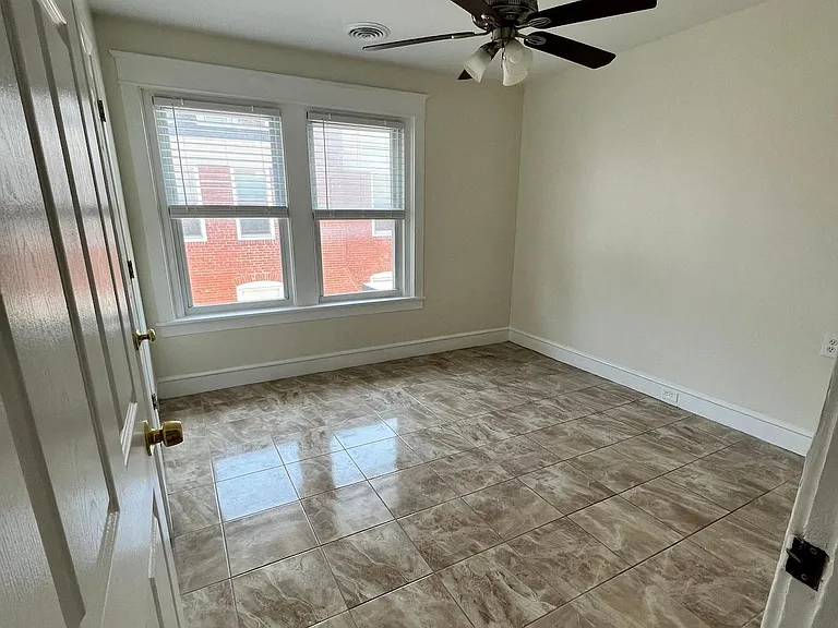 2333 Penn Ave #1 — Photo 4