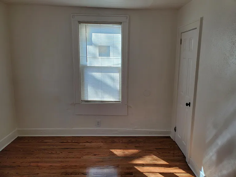 2322 Kent Ave — Photo 10