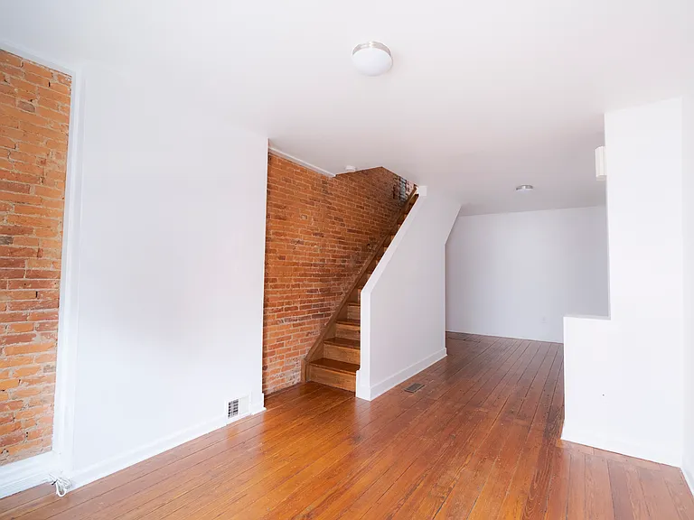 421 E Flora St — Photo 6