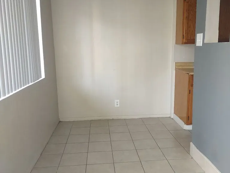 137-141 S Yale Ave — Photo 13
