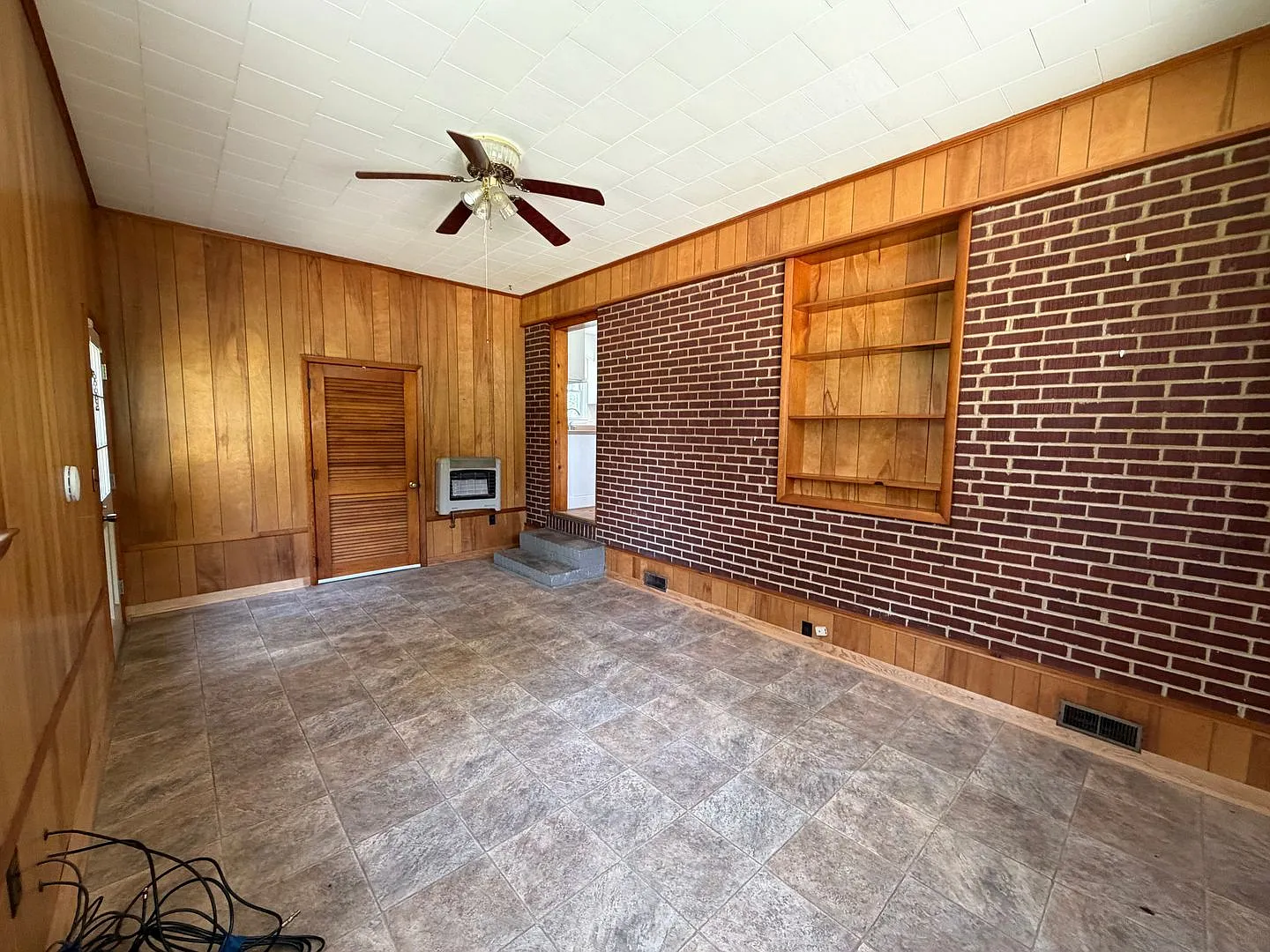 3 Bedroom / 1 Bathroom Home — Photo 3