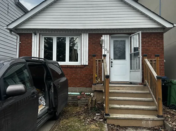 202 Cedarvale Ave, Toronto, ON M4C 4K2